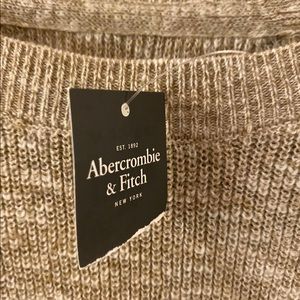 NWT Men’s Abercrombie sweater. Tan size L